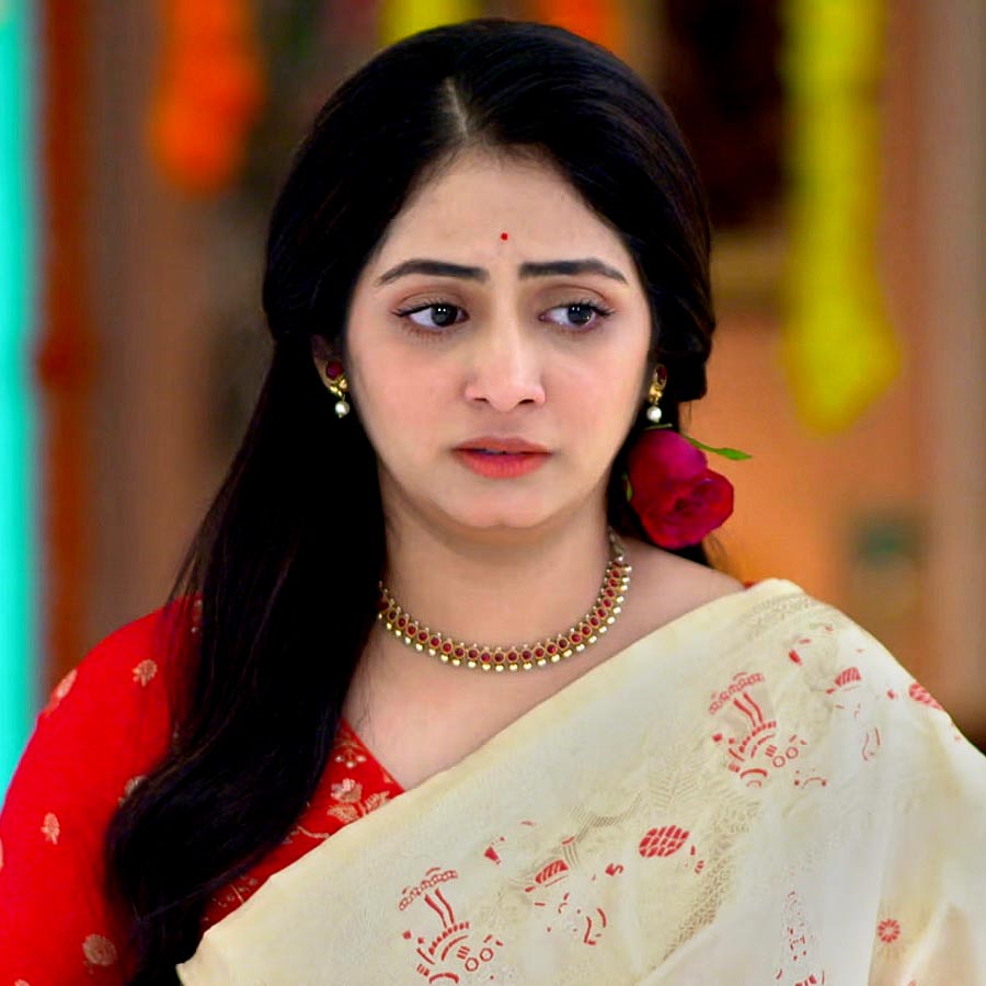 Shooting is going on in the rain, pressure of puja?- Tiyasha Lepcha. Kolkata