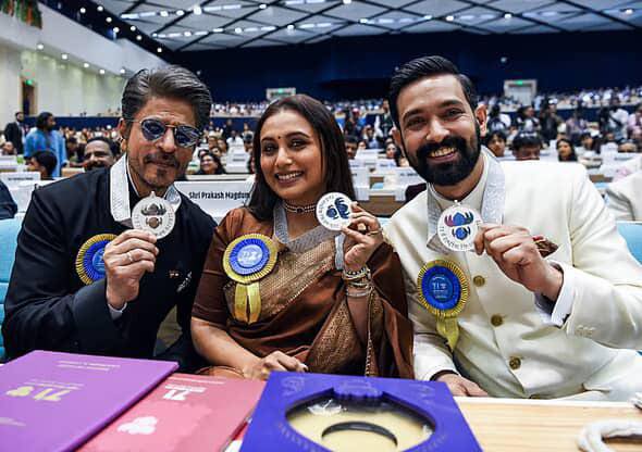 National Award Stage: Shah Rukh Khan, Rani Mukerji and Vikrant Messy