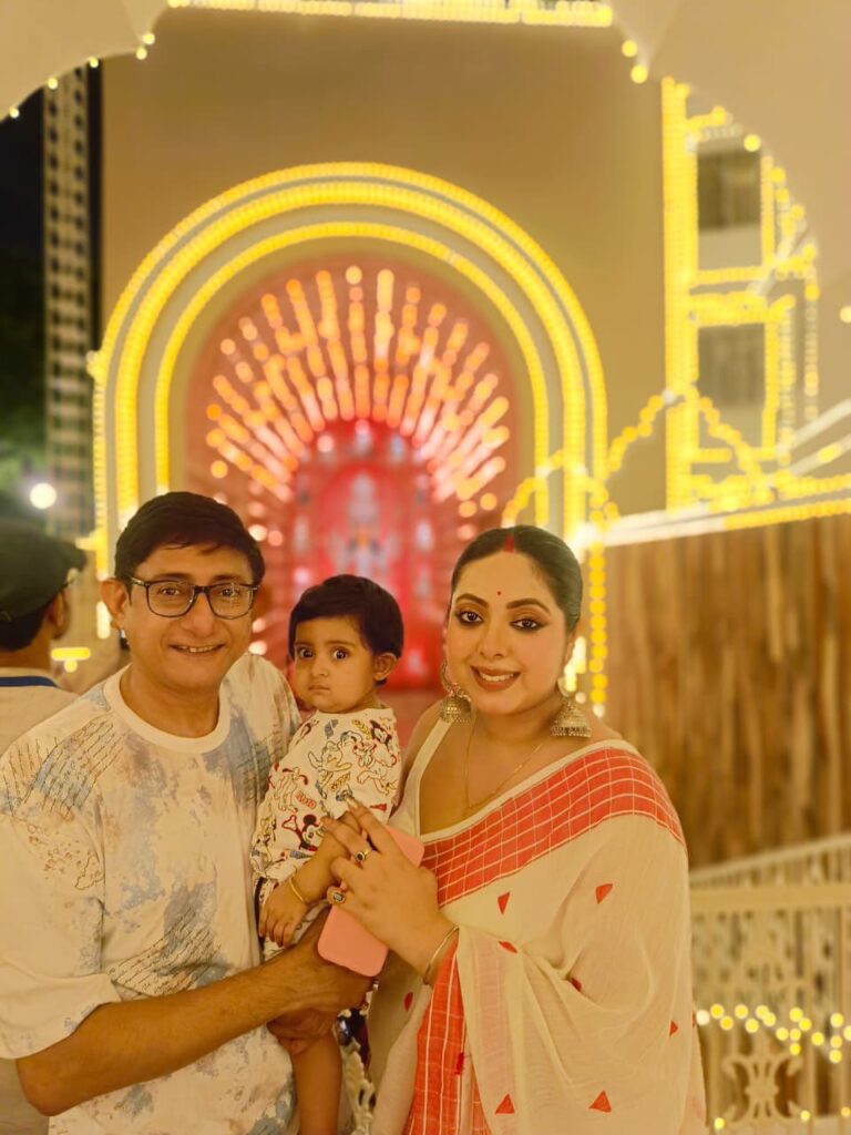 Krishvi Durga Puja 2025: Kanchan-Sreemoyee