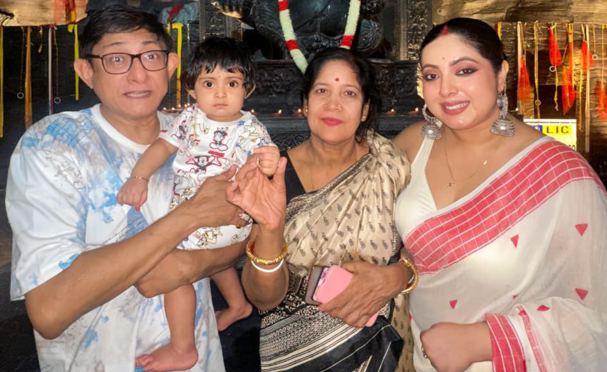 Krishvi Durga Puja 2025: Kanchan-Sreemoyee's daughter