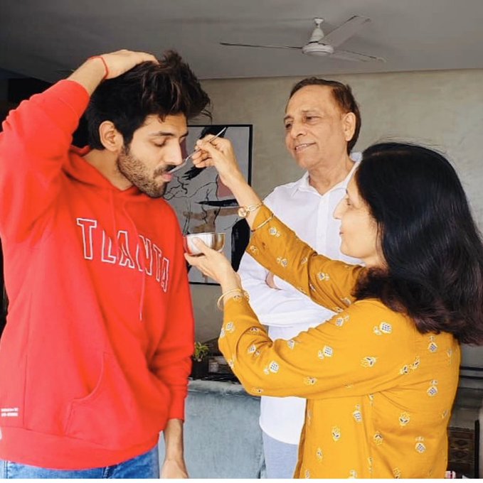 Kartik Aaryan with his father & mother