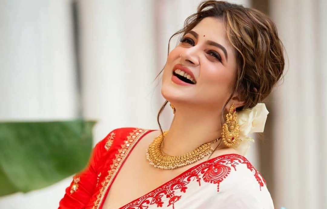 Srabanti Chatterjee's Pooja comeback after 10 years, from life-struggle to film world