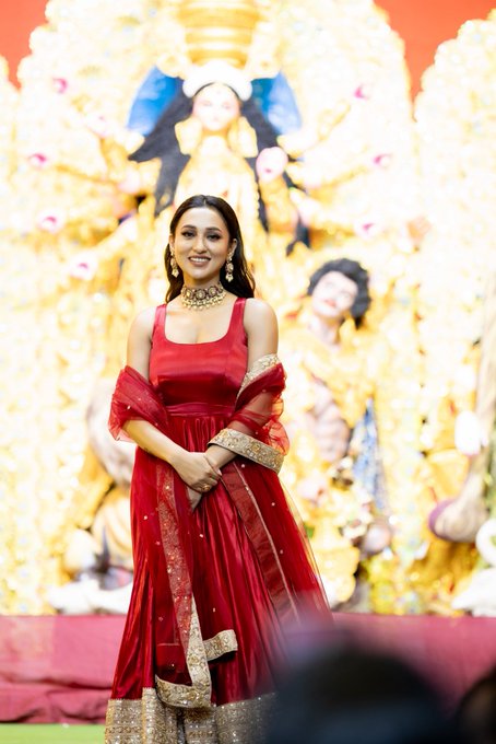 Mimi Chakraborty durga puja look
