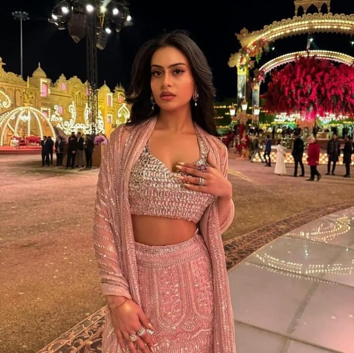 Nysa Devgan new look durga puja 2025