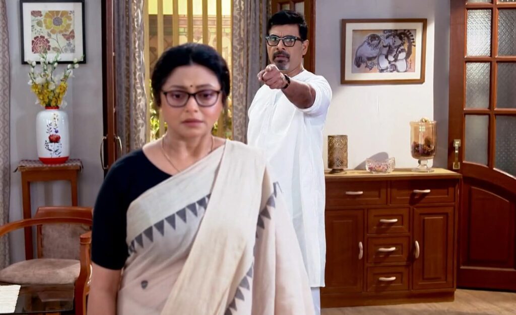 Swatantro Parbati story Chirosokha : Komolini’s emotional scene