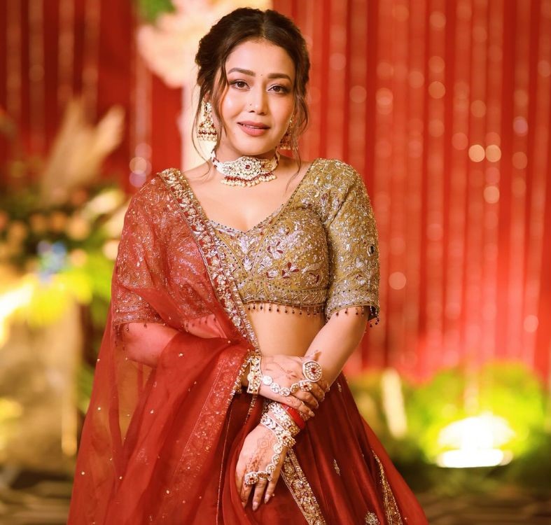 Online Trading Website Fraud : Singer Neha Kakkar 